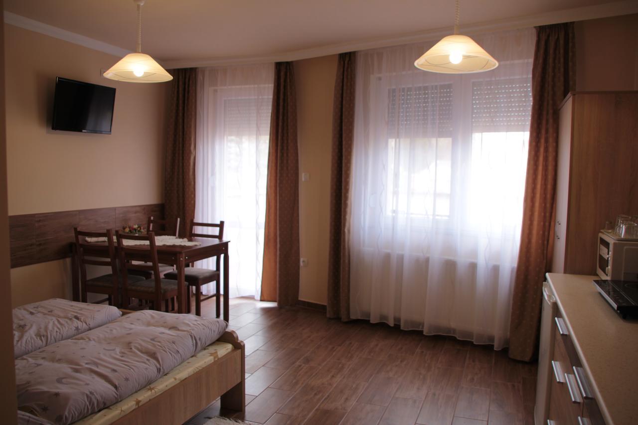 Imola Es Andrea Apartmanhaz 2 Hajdúszoboszló 外观 照片