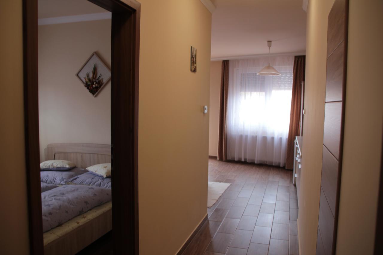 Imola Es Andrea Apartmanhaz 2 Hajdúszoboszló 外观 照片
