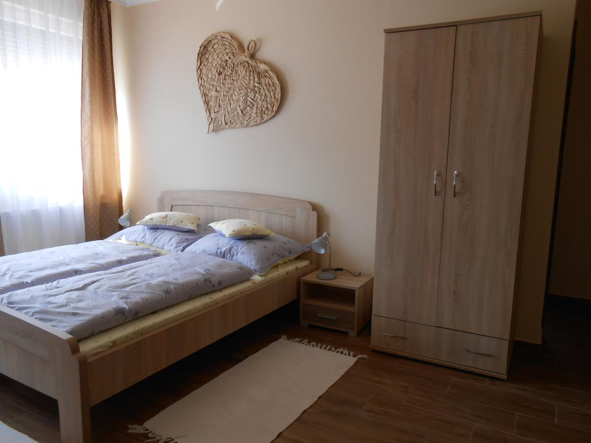 Imola Es Andrea Apartmanhaz 2 Hajdúszoboszló 外观 照片