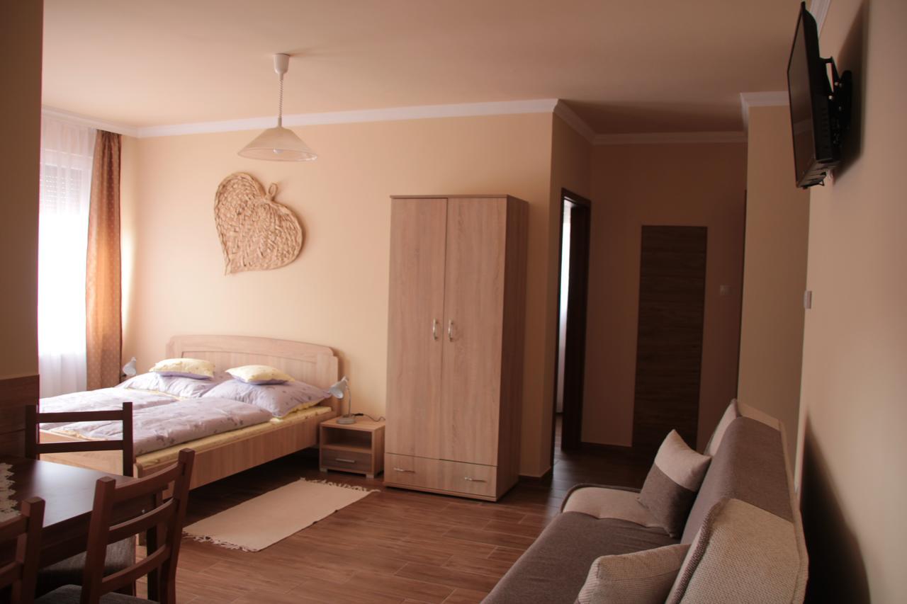 Imola Es Andrea Apartmanhaz 2 Hajdúszoboszló 外观 照片