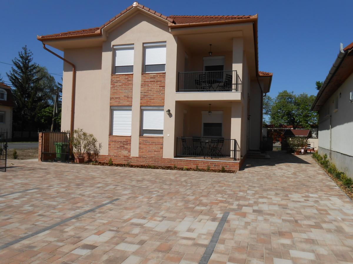 Imola Es Andrea Apartmanhaz 2 Hajdúszoboszló 外观 照片