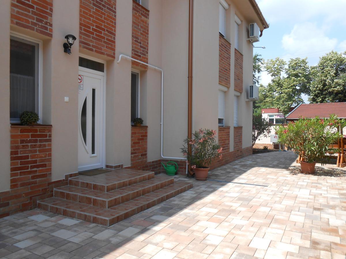 Imola Es Andrea Apartmanhaz 2 Hajdúszoboszló 外观 照片